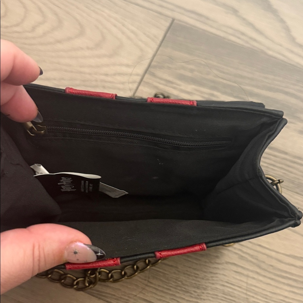Harry Potter Black and Red Crossbody Bag - Picture 6 of 6